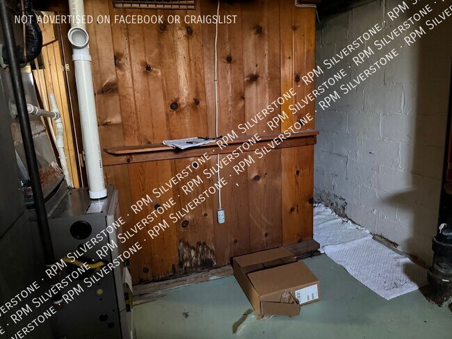 Building Photo - 15638 Evergreen-