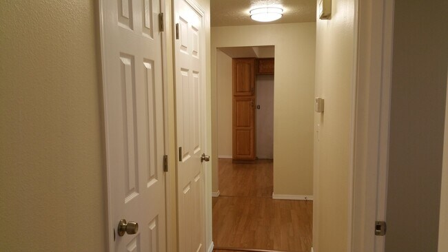 Building Photo - Beautiful 3 Bedroom, 2 bathroom House in Great Quiet Neighborhood.