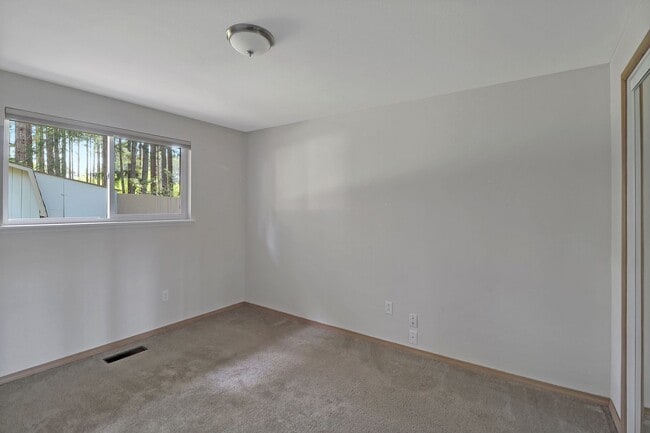 Building Photo - 3 Bed 2 Bath - One Story - Dog Per Approva...