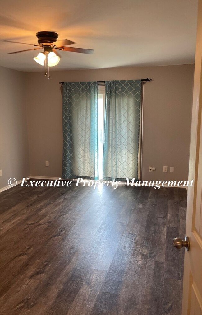 Building Photo - 403 Bowen Cir