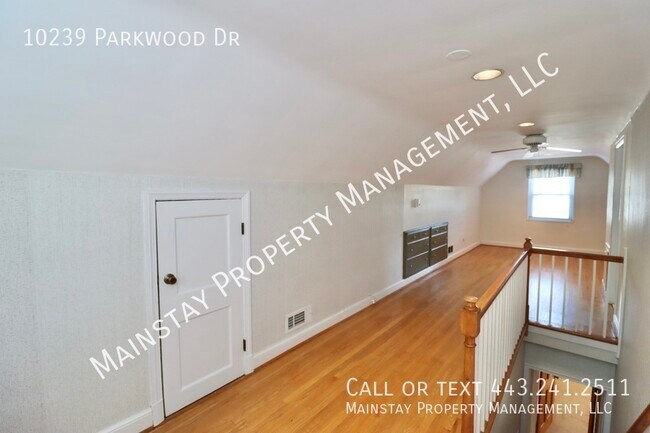 Building Photo - 10239 Parkwood Dr