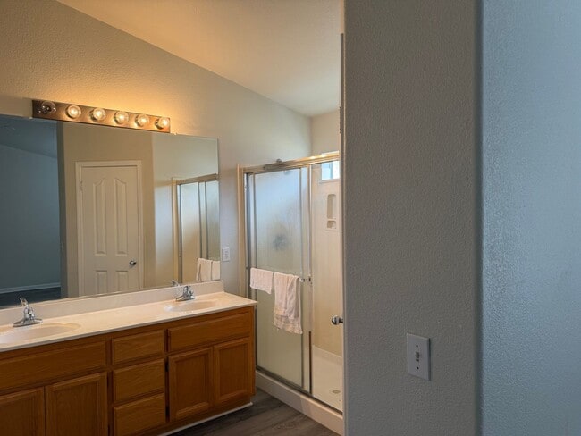 Building Photo - Charming 3-Bedroom, 2-Bath Home with Spacious Backyard in Elk Grove