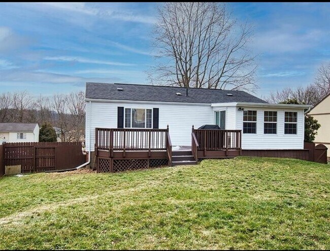 Building Photo - 265 Constellation Dr