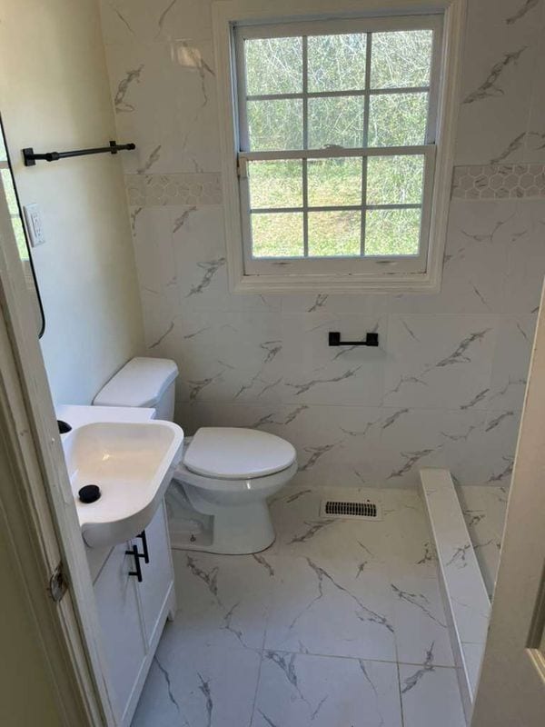 Building Photo - 2181 Gordon Cir