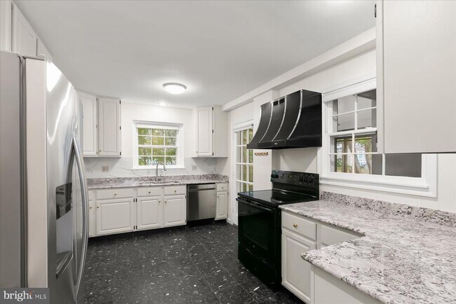 Building Photo - 2925 Kanawha St NW