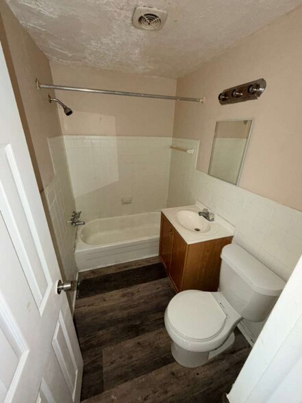 Building Photo - 13540 Superior Rd