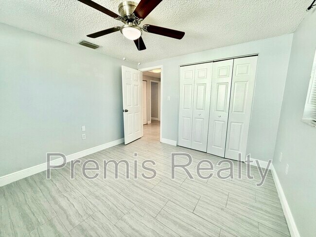 Building Photo - 11950 107th Ave N