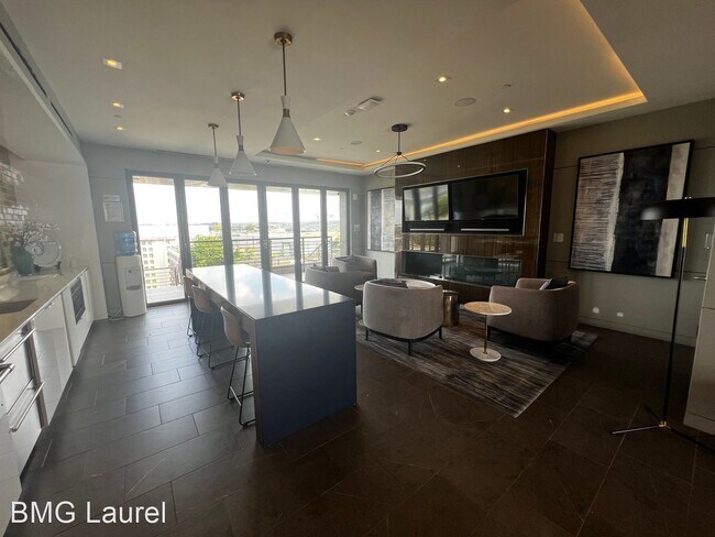 Building Photo - 1 br, 1 bath House - 1211 Van St SE (#302)