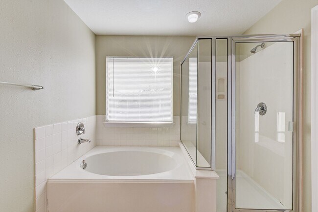 Building Photo - Gorgeous 3bed/2.5bath home!