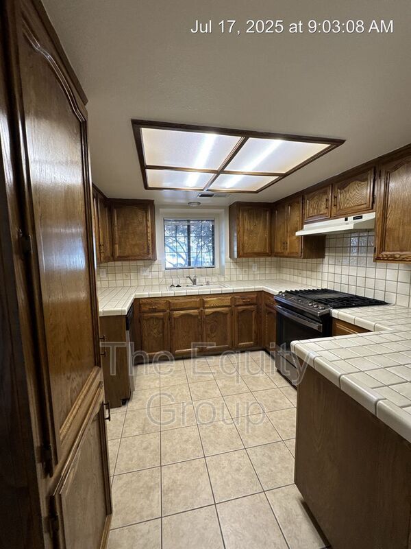 Building Photo - 722 S Linwood St