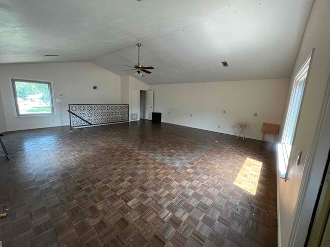 Building Photo - 1607 N Hollow Dr