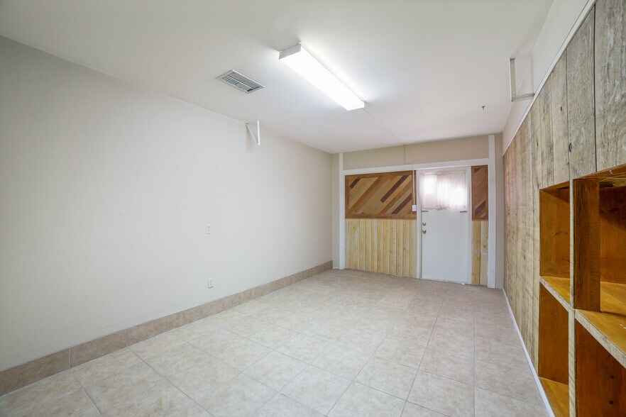 Building Photo - 8390 N Verde Dr