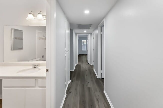 Building Photo - Charming 3 bedroom, 2 bathroom home in Hun...