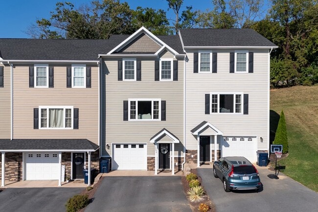Primary Photo - Immaculate Townhouse with Finished Basement