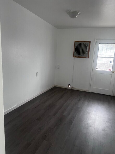 Building Photo - 445 S 2nd St