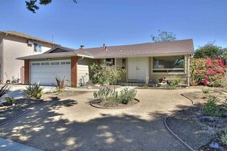 Building Photo - 2838 Pendleton Dr