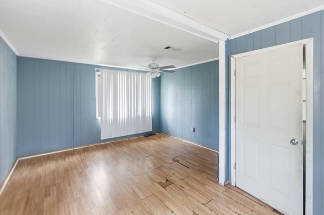 Building Photo - 919 25th St