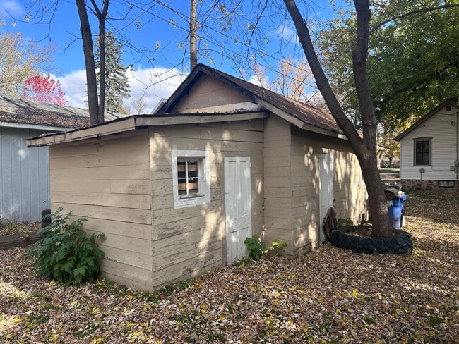 Building Photo - 120 N 4th Ave