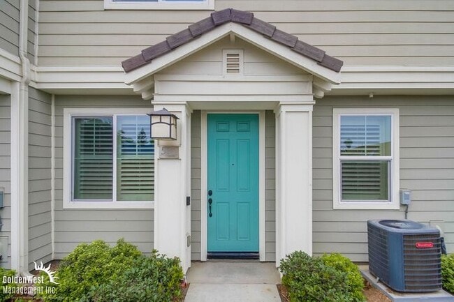 Primary Photo - Stunning 3Bdm 2.5Ba Home in the Heart of I...