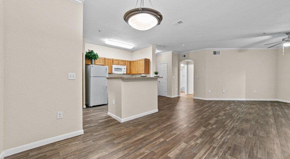 Building Photo - 5720 Forest Park Rd