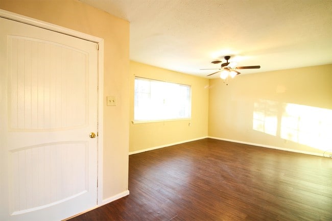 Building Photo - 7917 Hermitage Dr