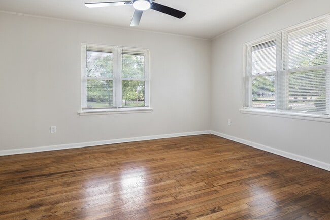 Building Photo - 730 N College St