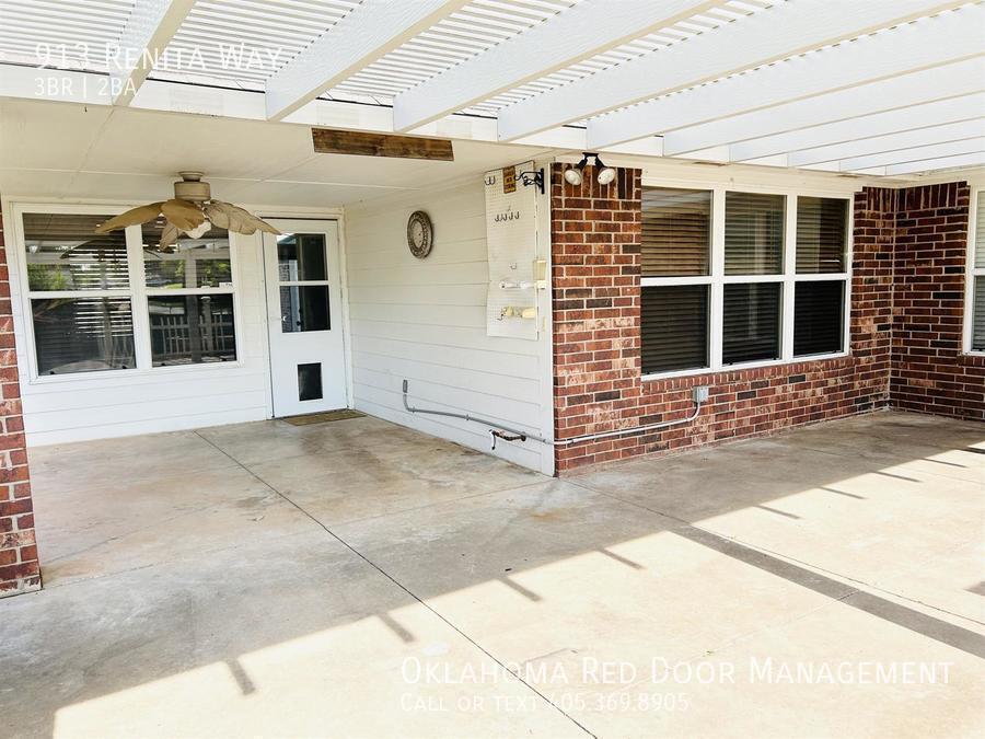 Building Photo - 913 Renita Way