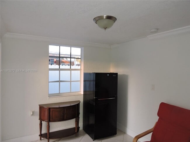 Building Photo - 551 E 39th St