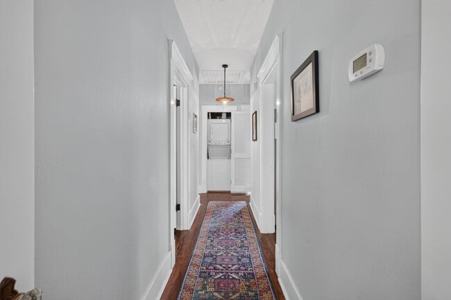 Building Photo - 305 E 54th St