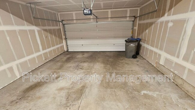 Building Photo - 6540 Yorktown Pl NE