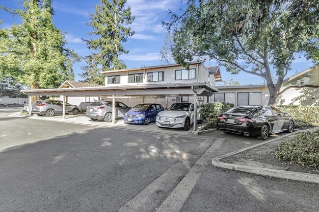 Building Photo - Charming 2 Bed 2 Bath Sunnyvale Condo with Vaulted Ceilings and Patio