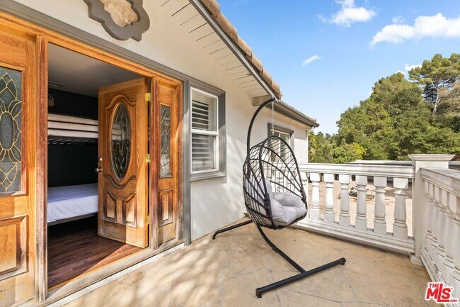 Building Photo - 3200 Oakley Dr