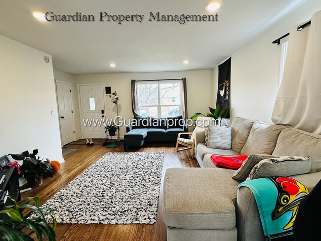 Building Photo - St Louis Park Single Family Home, Dishwasher, Garage, Patio