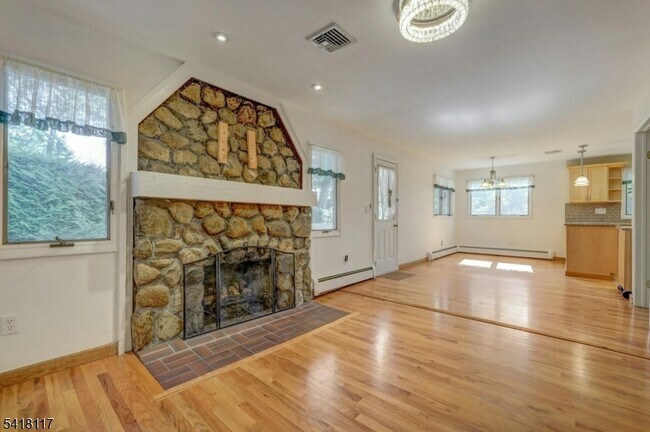 Building Photo - 336 Lakeview Ave