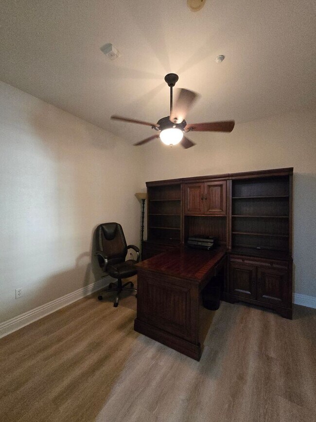 Building Photo - An Amazing Furnished 3 Bedroom Condo at La...