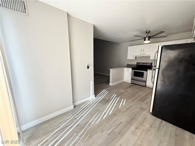 Building Photo - 5187 Garden Ln