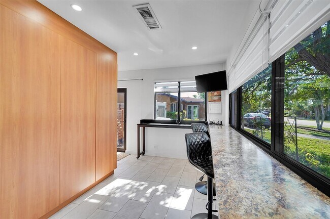 Building Photo - 1736 NW 38th St