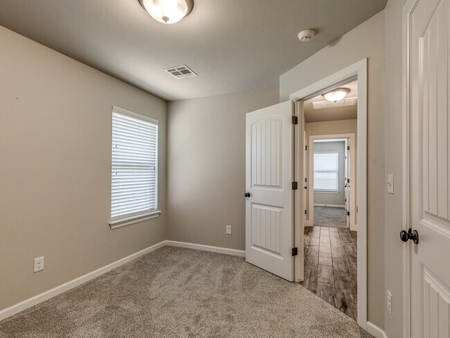 Building Photo - 4505 Black Mesa Ln