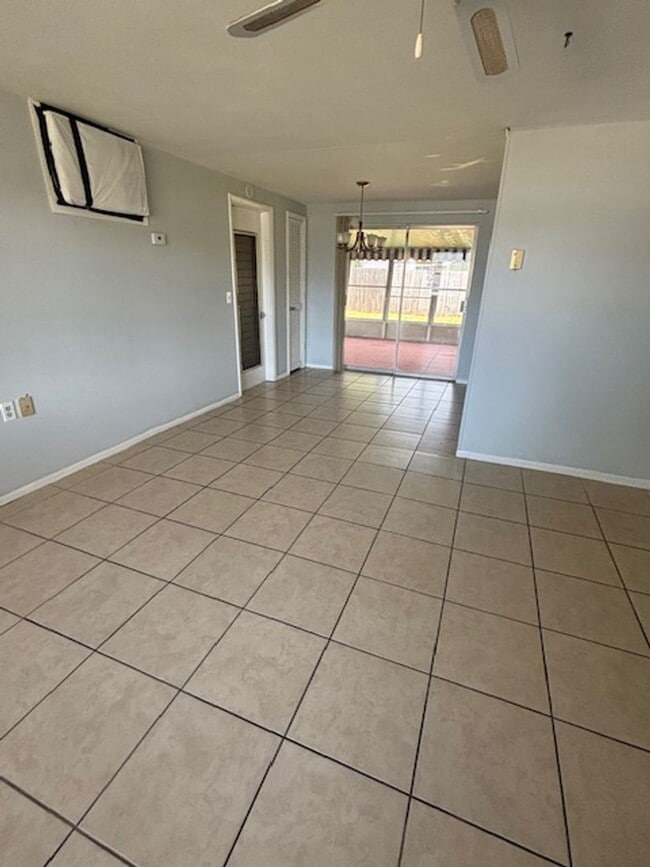 Building Photo - 2/1 available now!