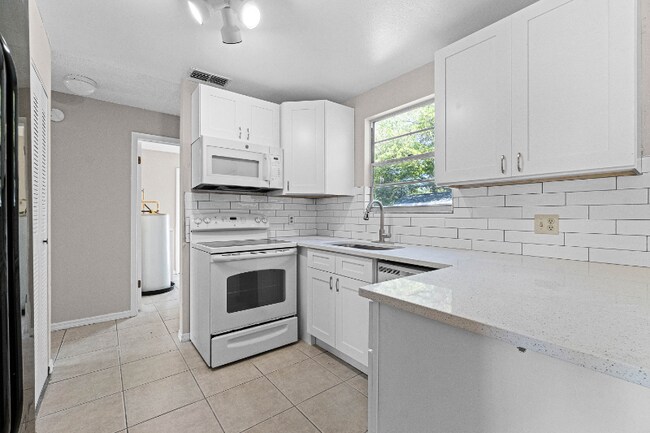 Building Photo - 4751 Deer Run Rd