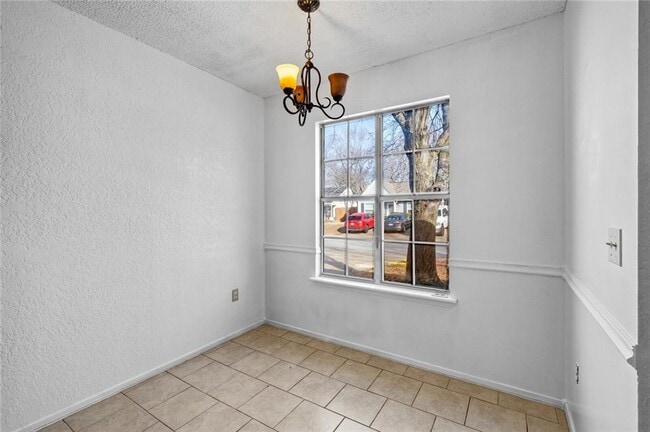 Building Photo - 2101 Blueberry Ln