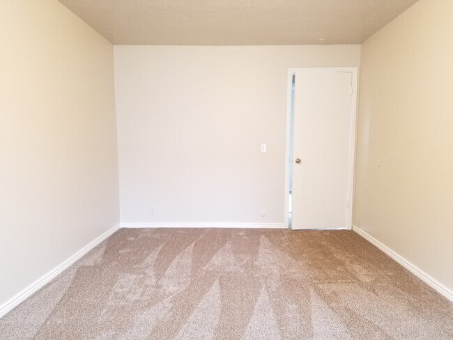 Building Photo - 7942 S Chadbourne Dr