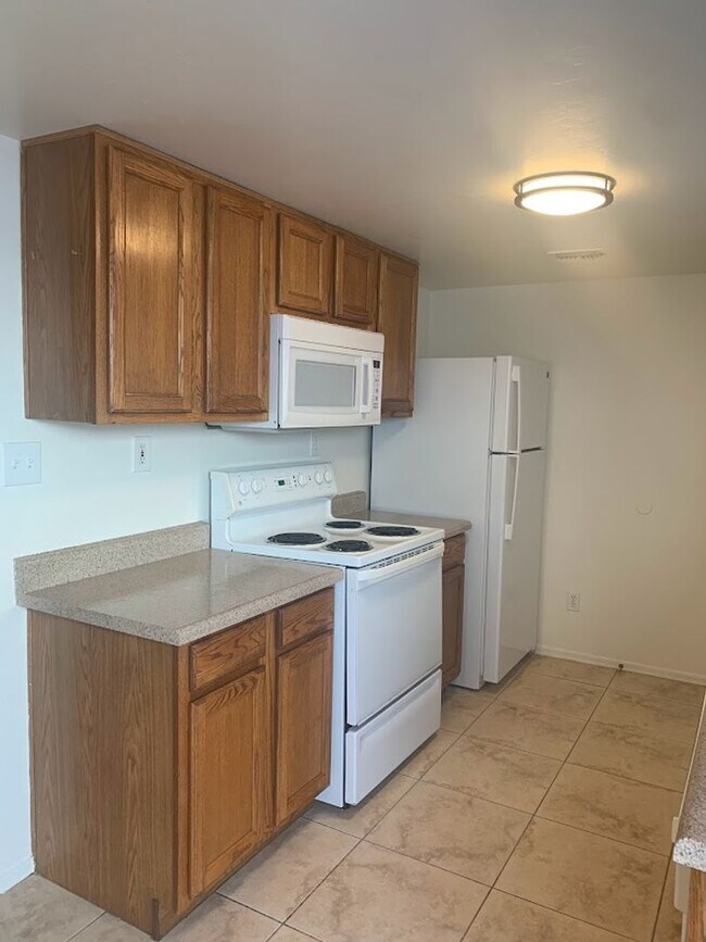 Building Photo - 9109 E Esperanza Dr