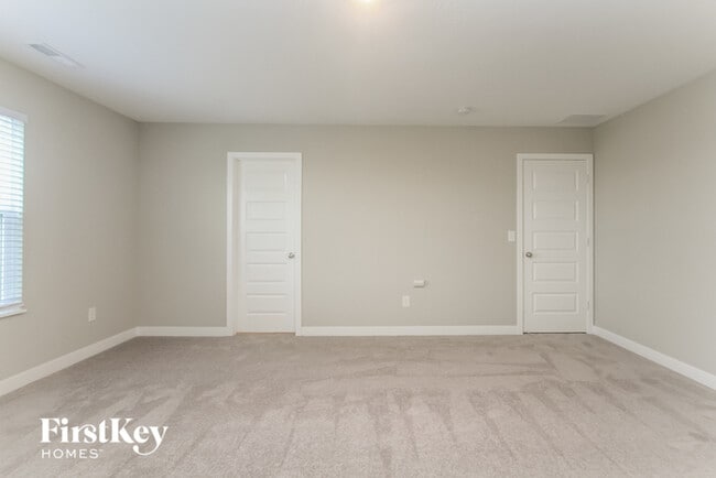 Building Photo - 2404 S Carlota Dr