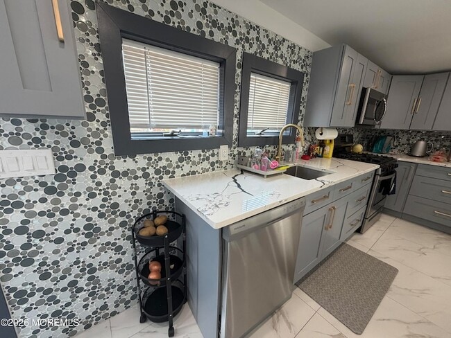 Building Photo - 191 Delaware Ave