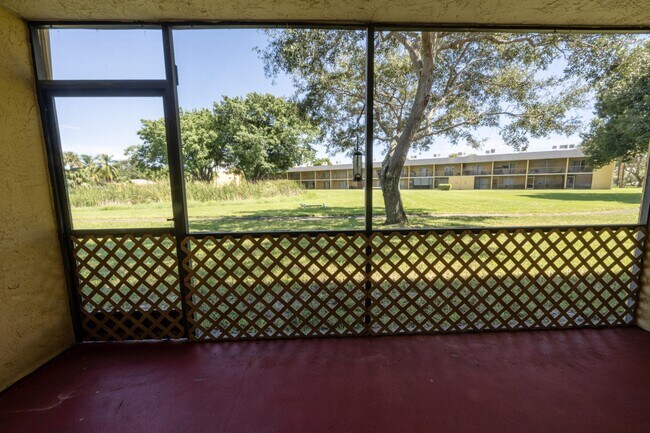 Building Photo - 1809 Meadows Cir W