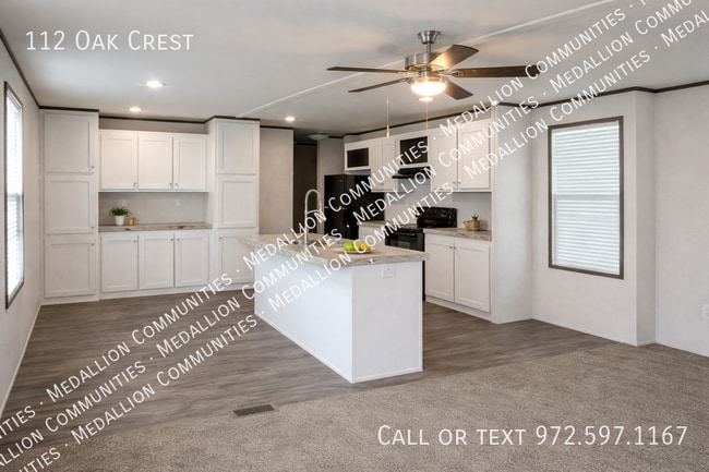 Building Photo - 112 Oak Crest