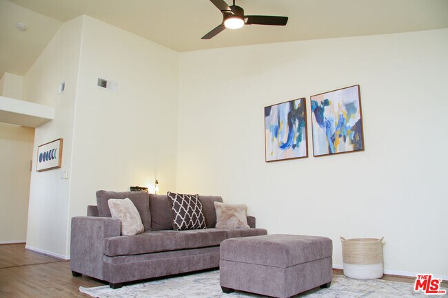 Building Photo - 8506 Blue Heron Dr