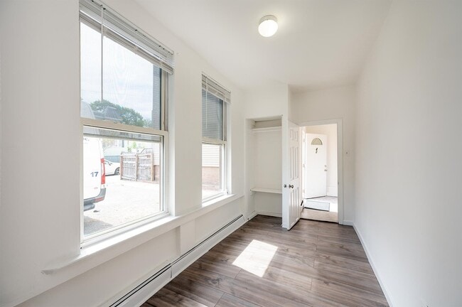 Building Photo - 48 Ravine Ave