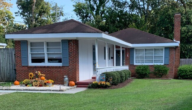 Building Photo - 112 Park Dr